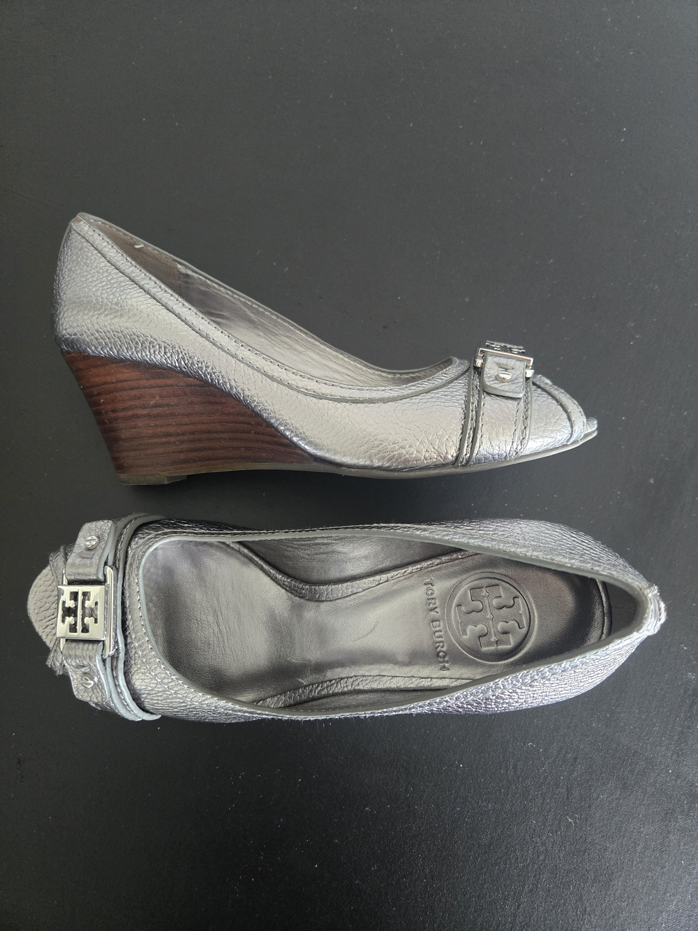 Tory Burch Silver Metallic Leather Peep Toe Wedges Size 7 - Picture 3 of 10
